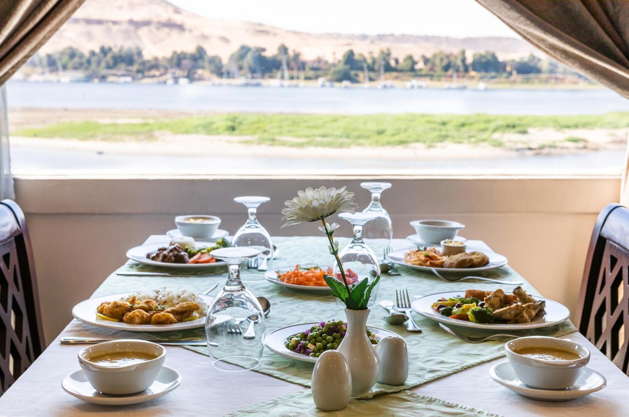 Ms Chateau Lafayette Nile Cruise - 4 Nights From Luxor Each Monday And 3 Nights From Aswan Each Friday Exterior photo